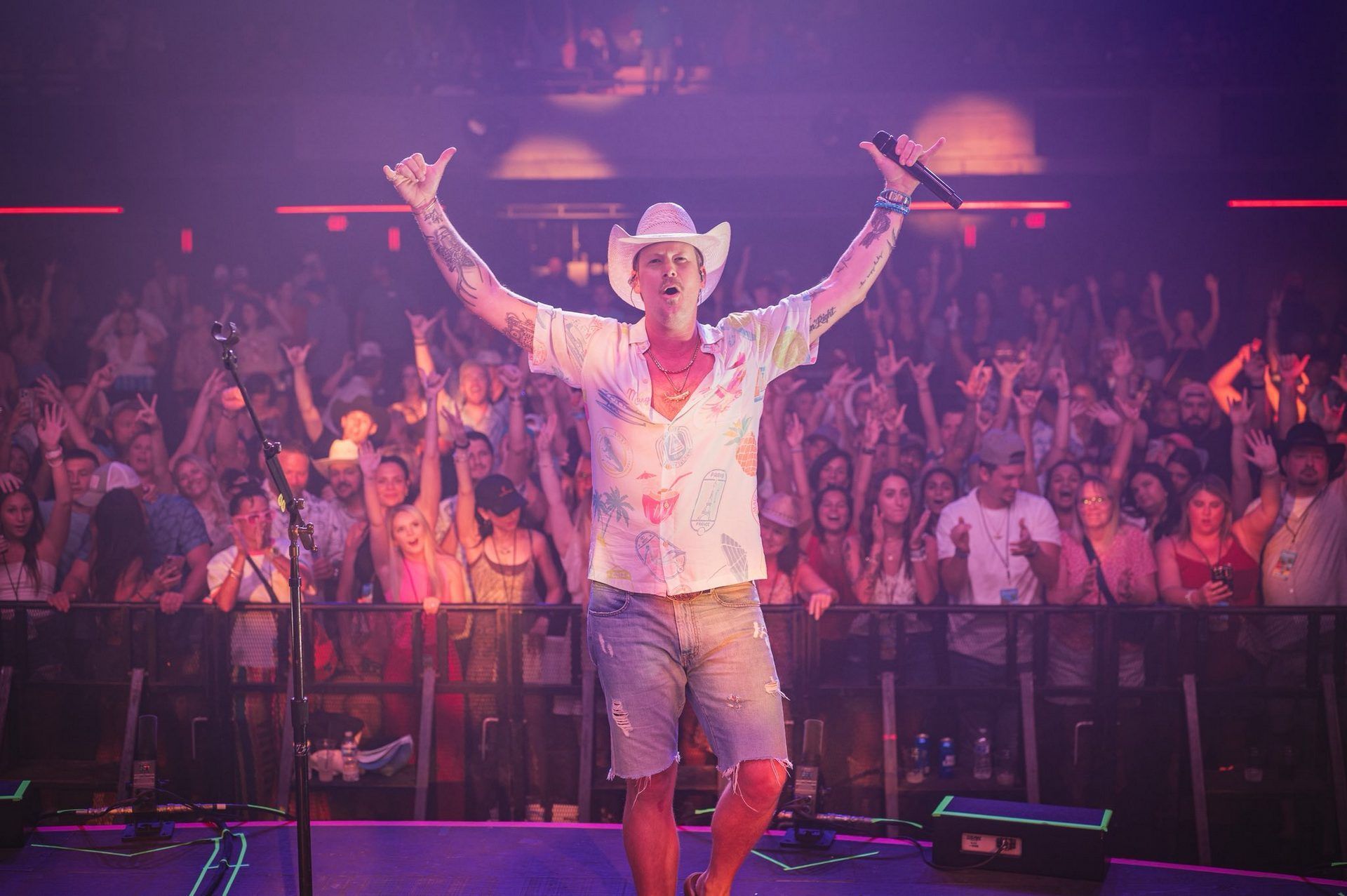 Brian Kelley Brings His Live Music Performance to the Flora-Bama