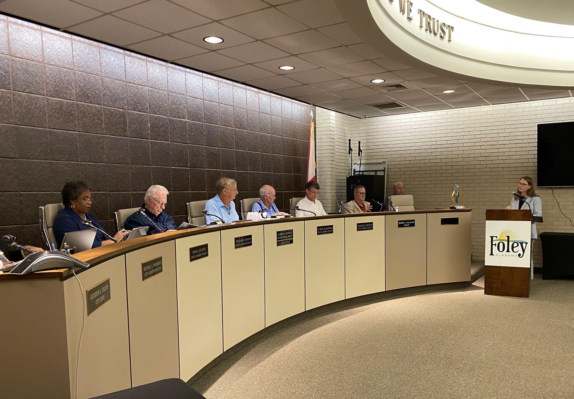 Karen Whichard of BerryDunn and City Council members discuss Foley’s new strategic plan. The council approved the plan Monday, Sept. 16.