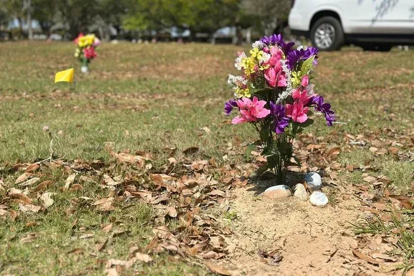 Gravesite of Dora Amos. Photo: Erica Thomas