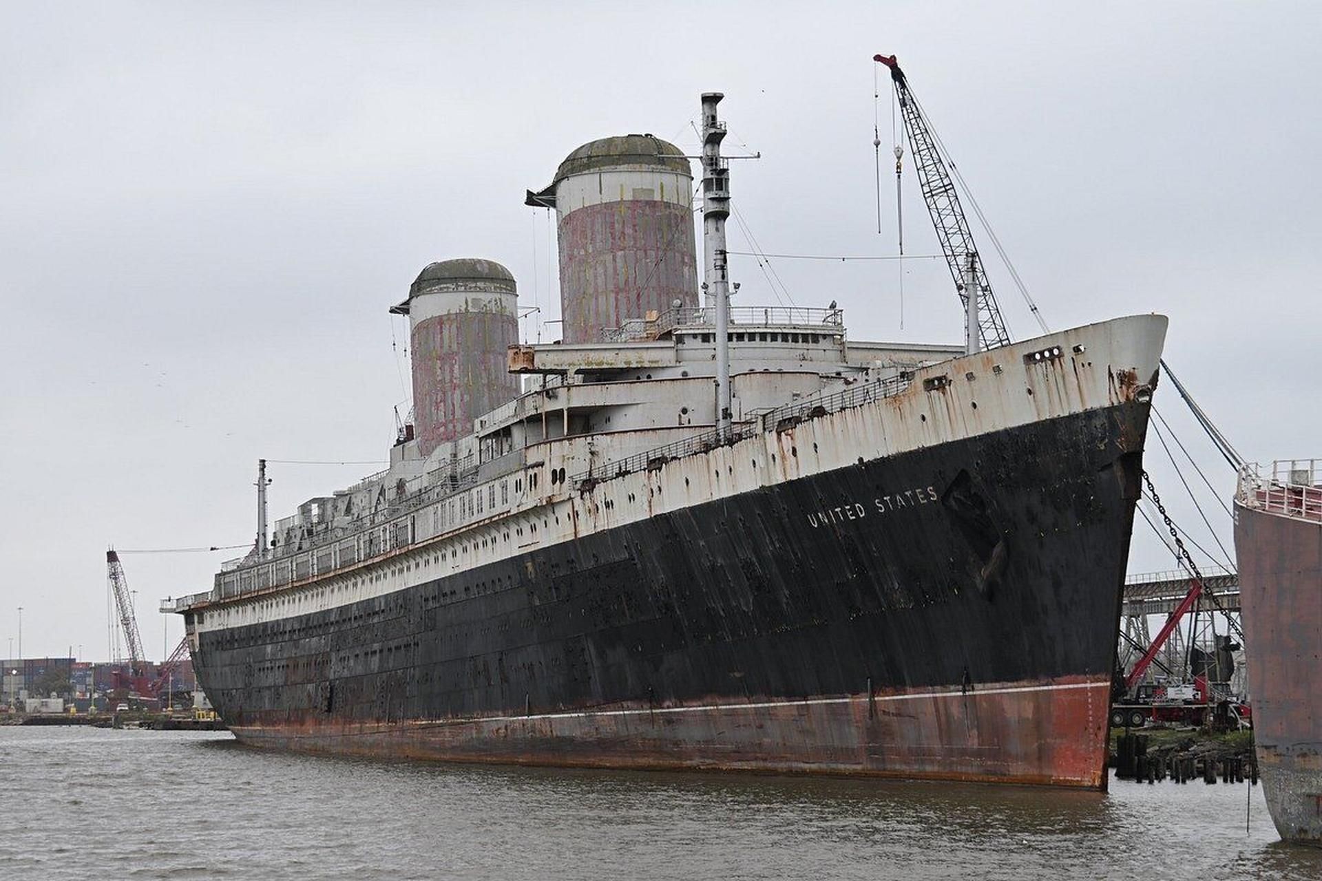 SS United States at Dock in Mobile - Photo by Perdido Queen