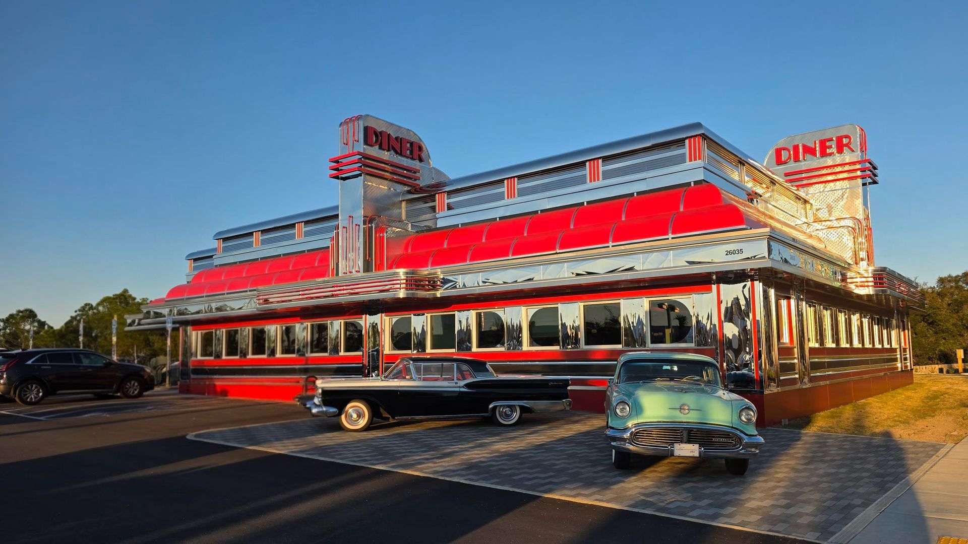 Classic Cars Roll Into Sunliner Diner In Orange Beach
