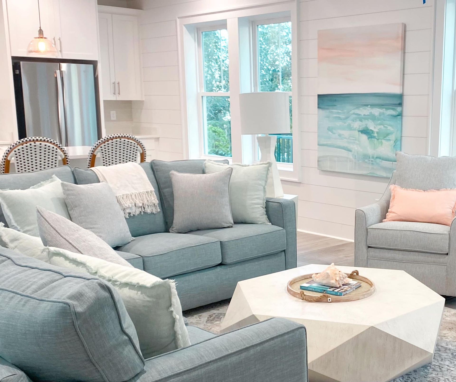 Coastal Comfort and Chic Details: Exploring the Decor Offerings at Southern Palms
