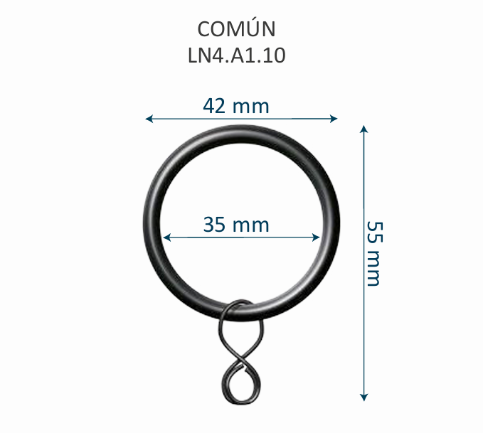 Anillos de cortina blancos sobre tela gris texturizada.