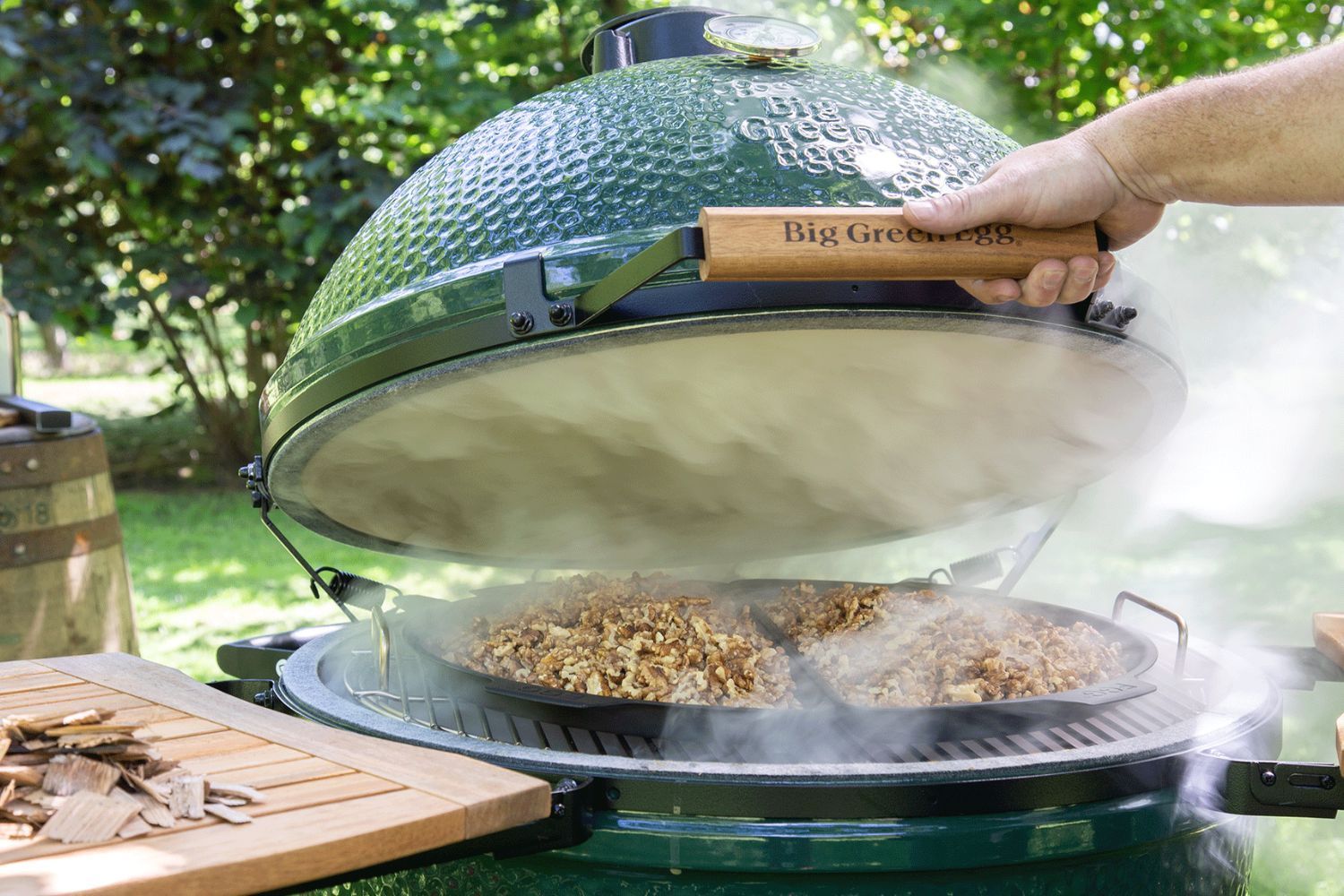 Big Green Egg XL in An Integgrated Nest and Handler