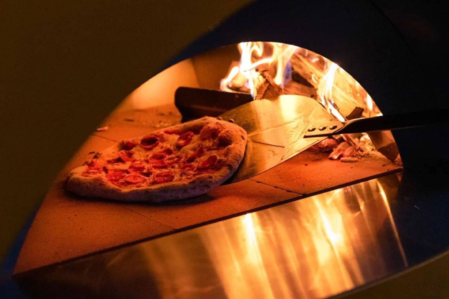 Cooking pizza on Alfa oven