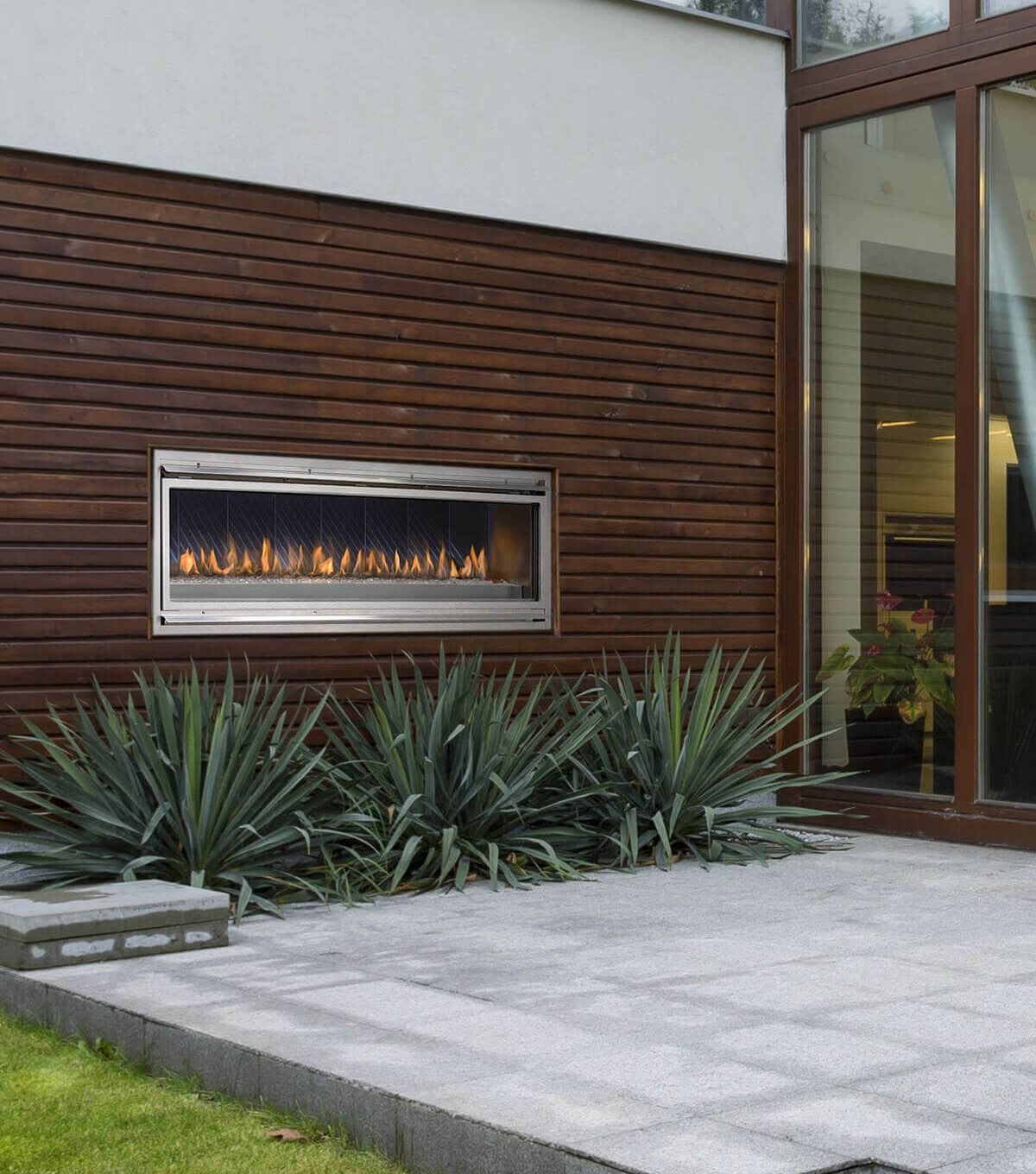 Montigo Outdoor Fireplace