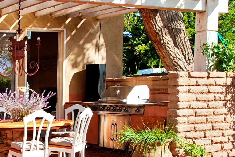 outdoor grill and kitchen