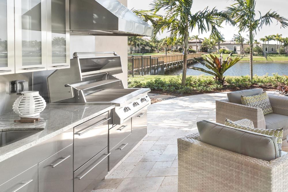 Outdoor Kitchen Near The Lake In Nashville, TN