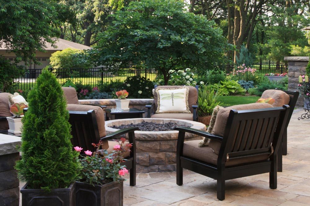 Outdoor Living Space With Firepit In Nashville, TN
