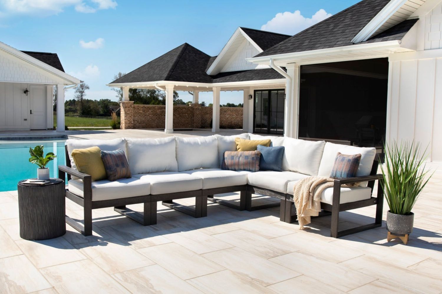 Polywood Lakeside Round Table