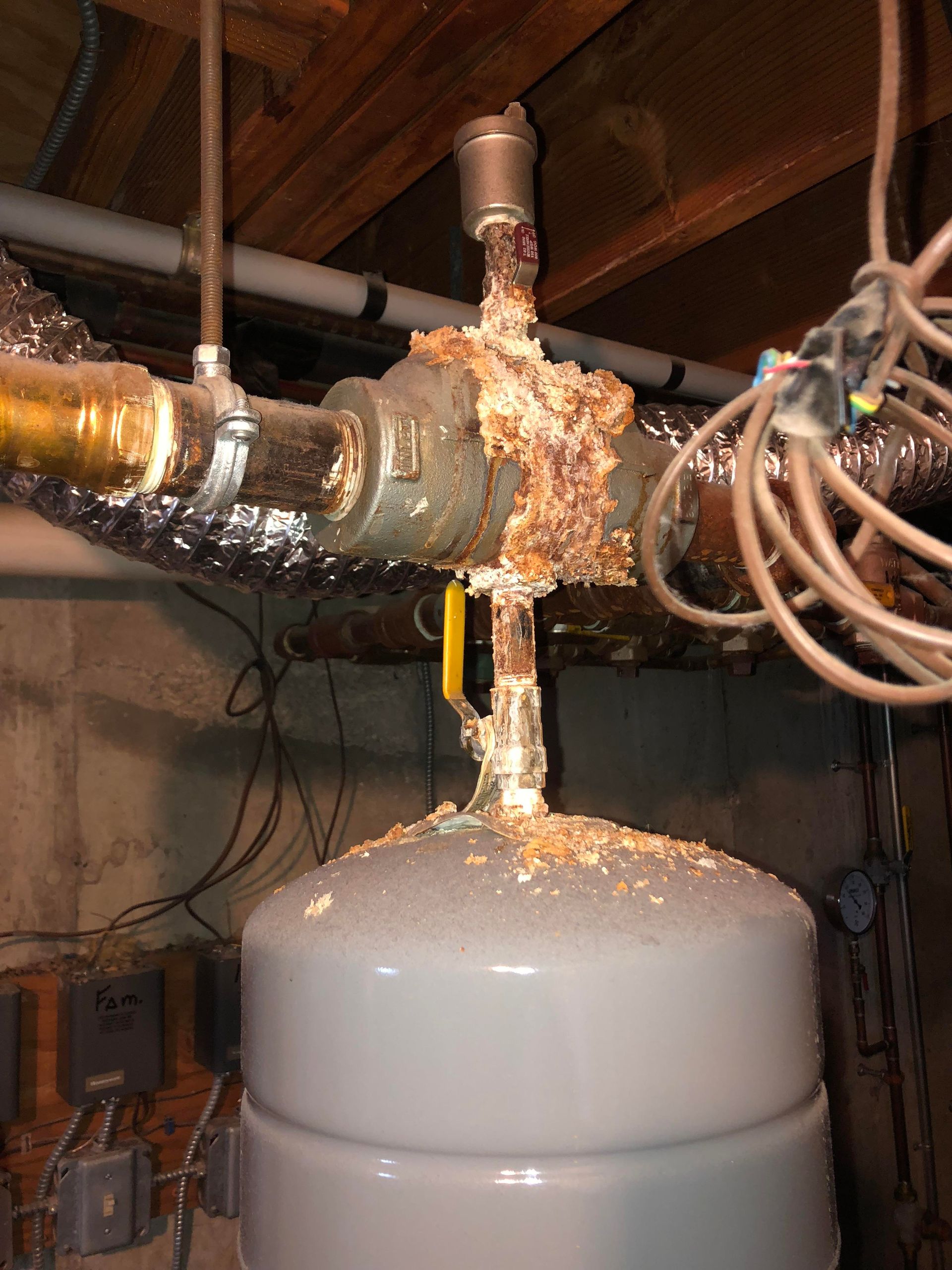 How to Clean Calcium Out of Water Heater