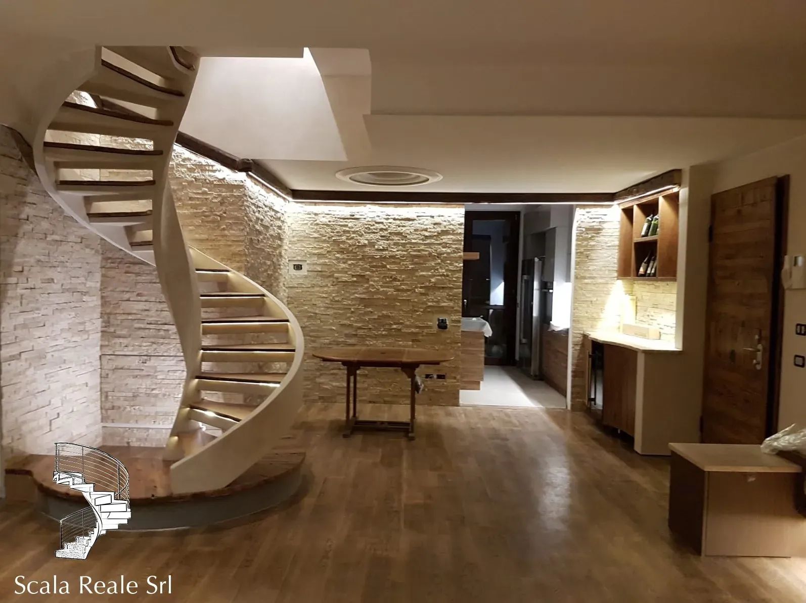 soggiorno con scala elicoidale in cemento, scala elicoidale trieste
