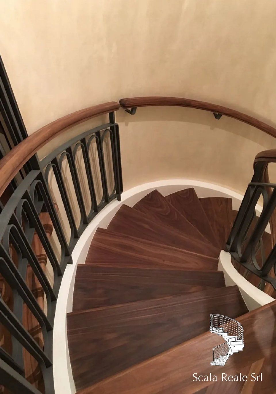 scala in legno a chiocciola