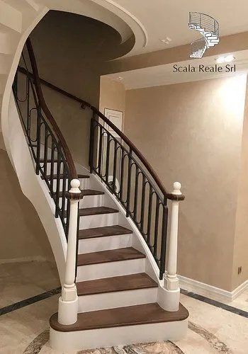 scala in legno a chiocciola