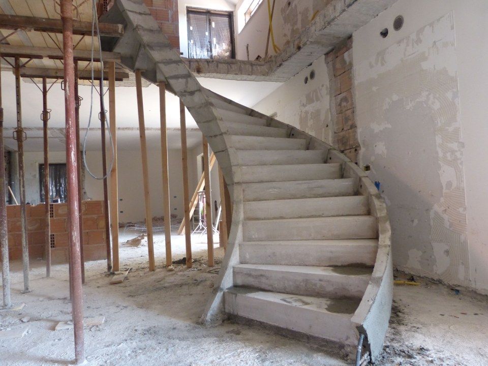 Fase di costruzione gradini per scala