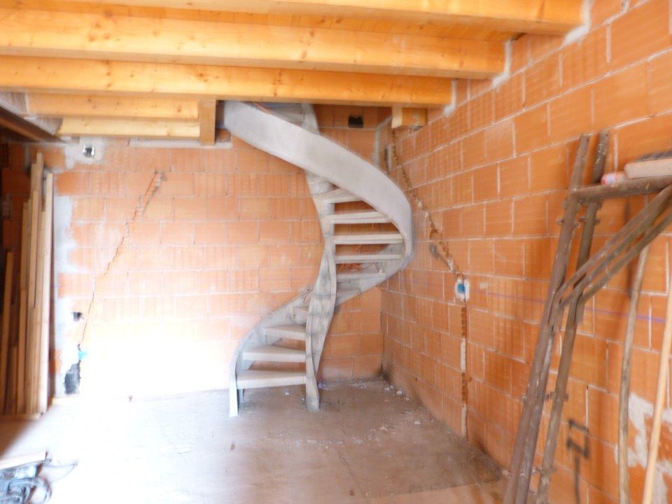 Fase di costruzione scala in cemento