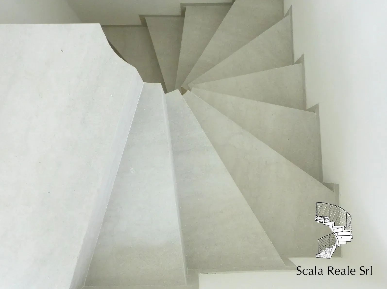 scala ellittica emilia in cemento amato