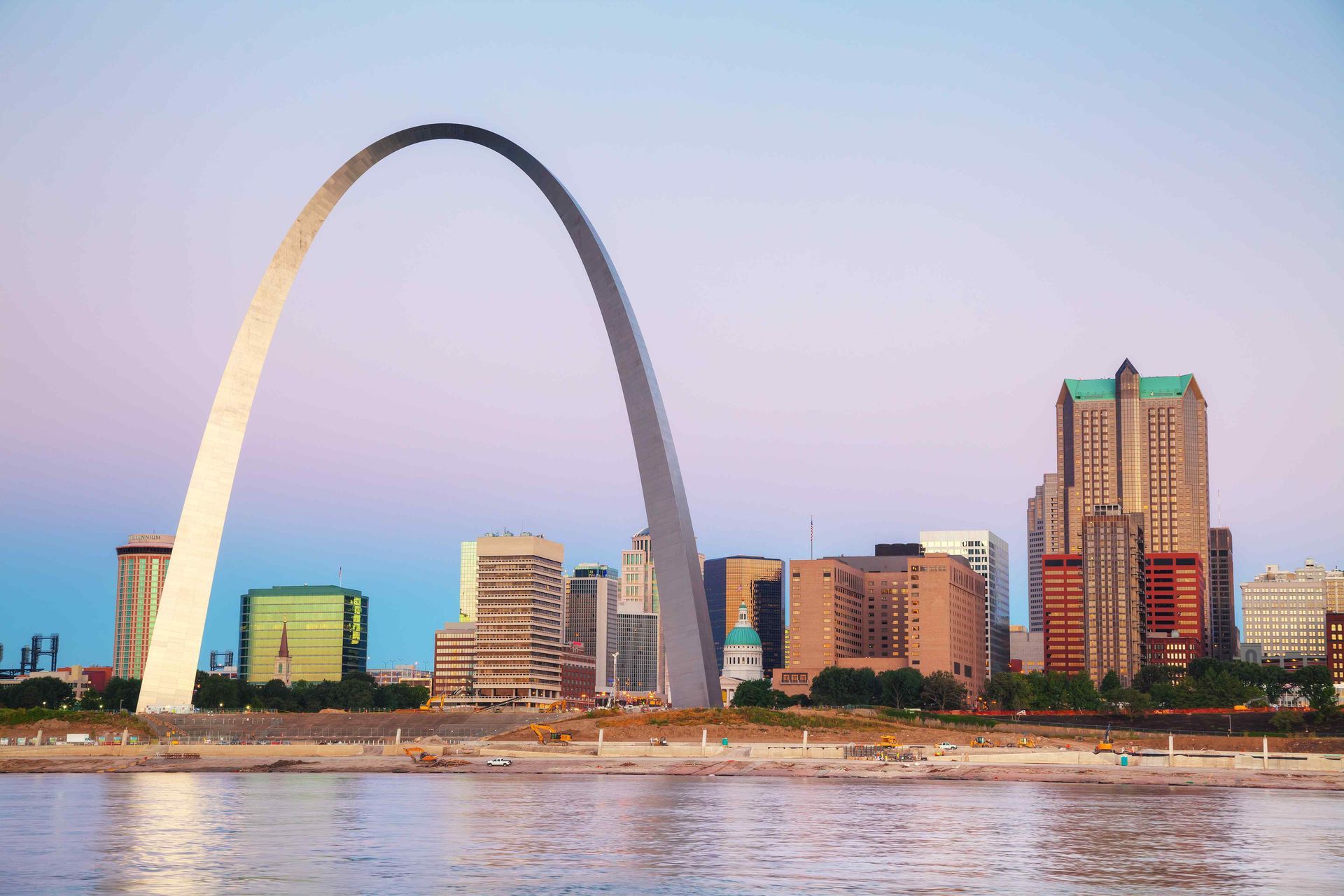 The St. Louis skyline behind the impressive Gateway Arch.