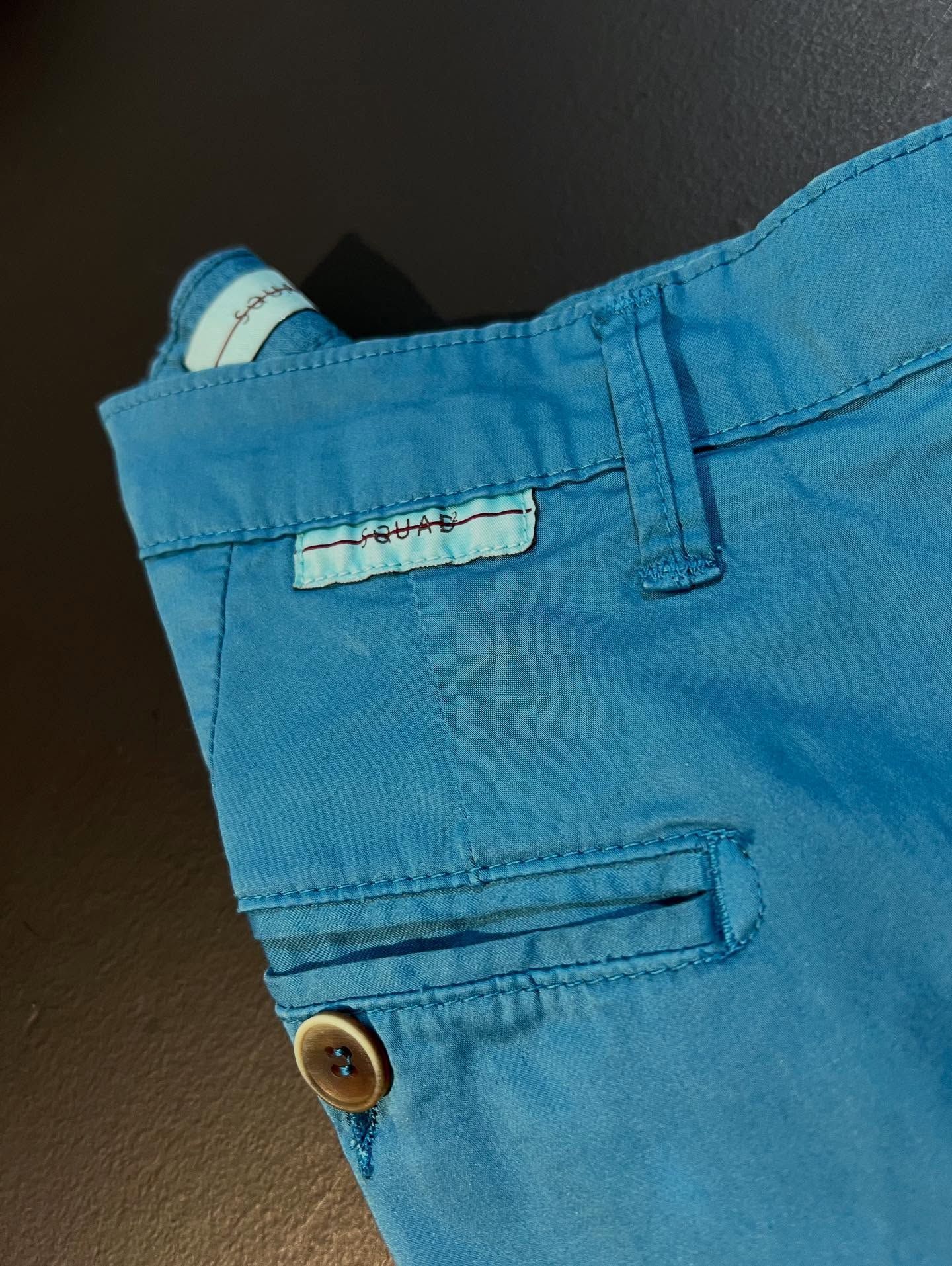 pantalone azzurro