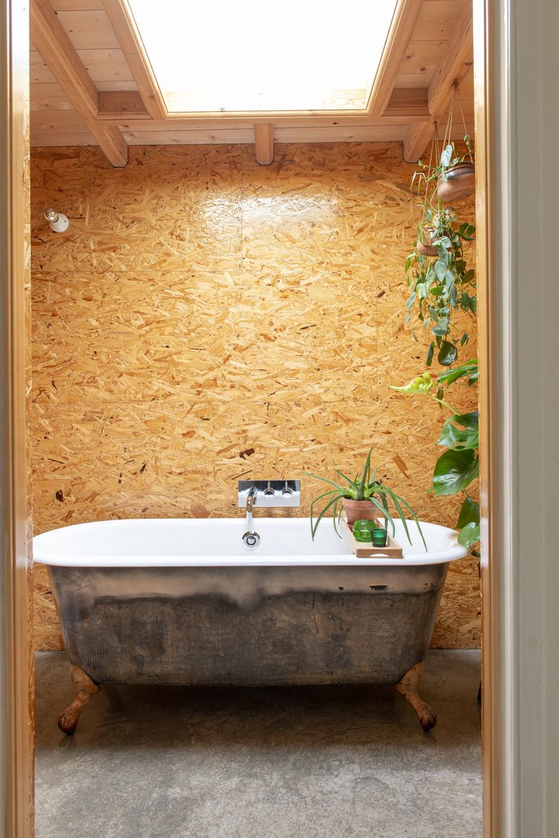 studio-koning bnb 2 design eethoek eettafel balkon slaapkamer ligbad bad op pootjes privé badkamer