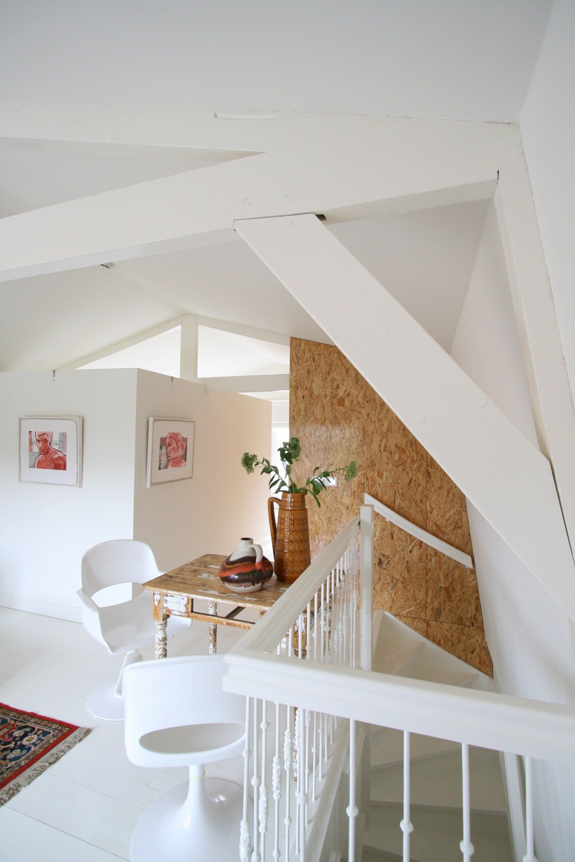 studiokoningbnb studio 1 eettafel kunst dit zijn wij voorgevel varkensslachterij architect nelis