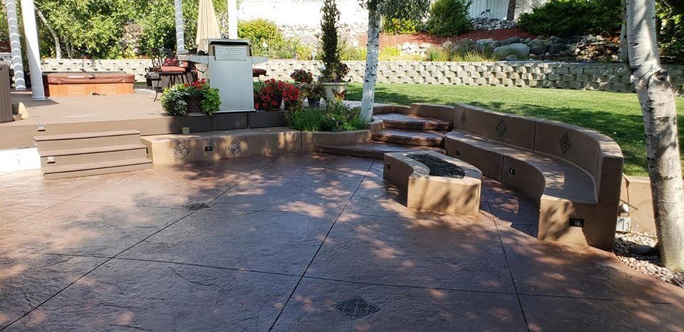 There is a fire pit in the middle of the patio.