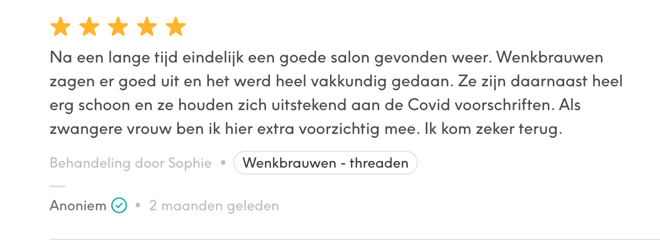 Een screenshot van een website met vijf sterren erop