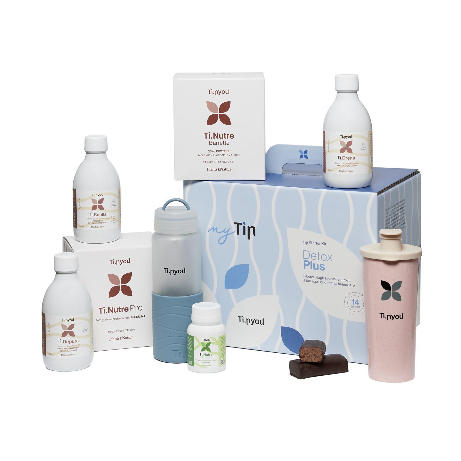 Una scatola piena di bottiglie e una tazza con sopra la parola tin