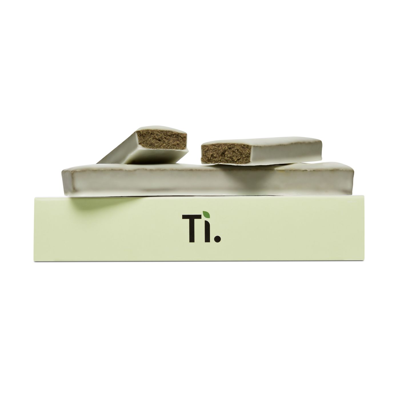 Una pila di barre di Ti posizionate sopra una scatola