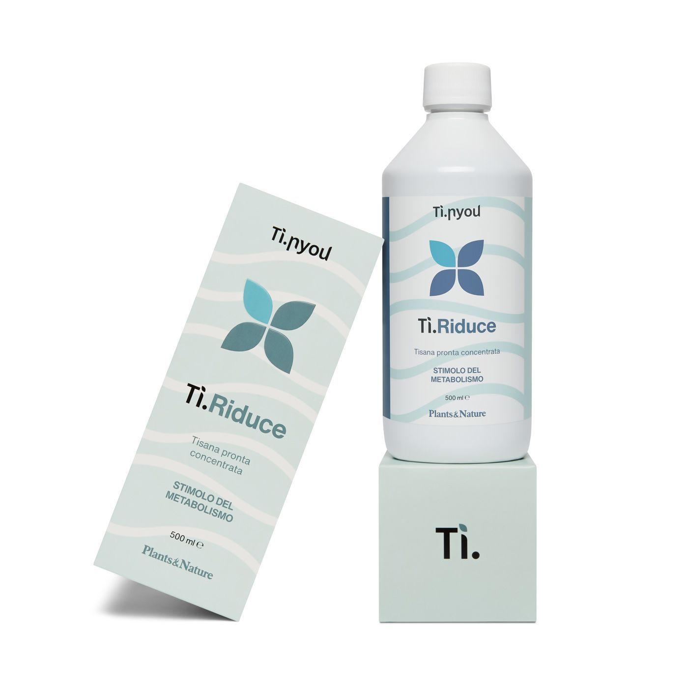 Una bottiglia di ti reduce è posata sopra una scatola.