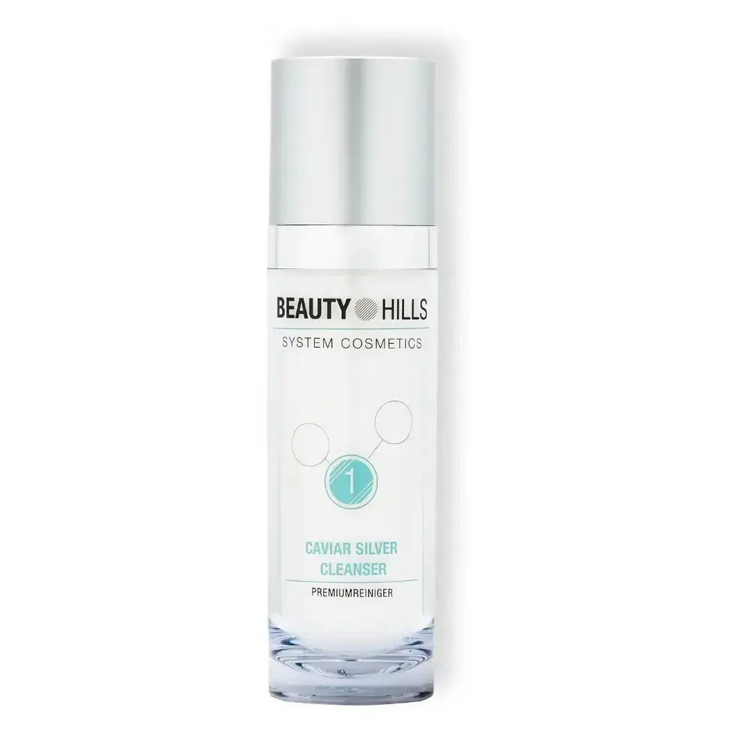 Una bottiglia di cosmetici Beauty Hills su sfondo bianco.