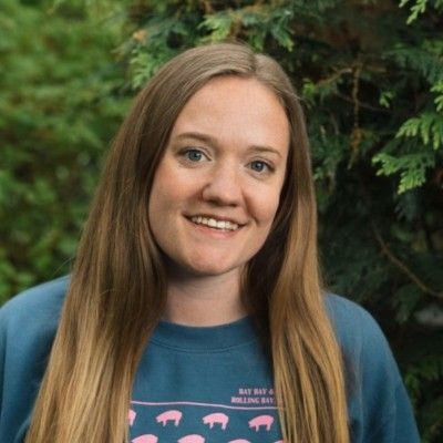 Photograph of Izzy Lowell, owner and practitioner.