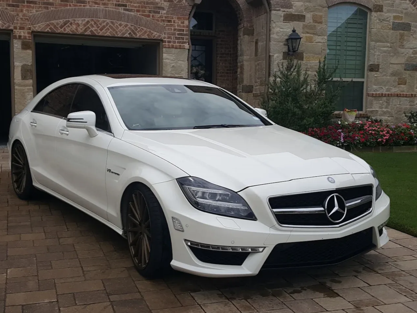 White Mercedes Benz Side View | Chuck's Automotive Repair Inc.