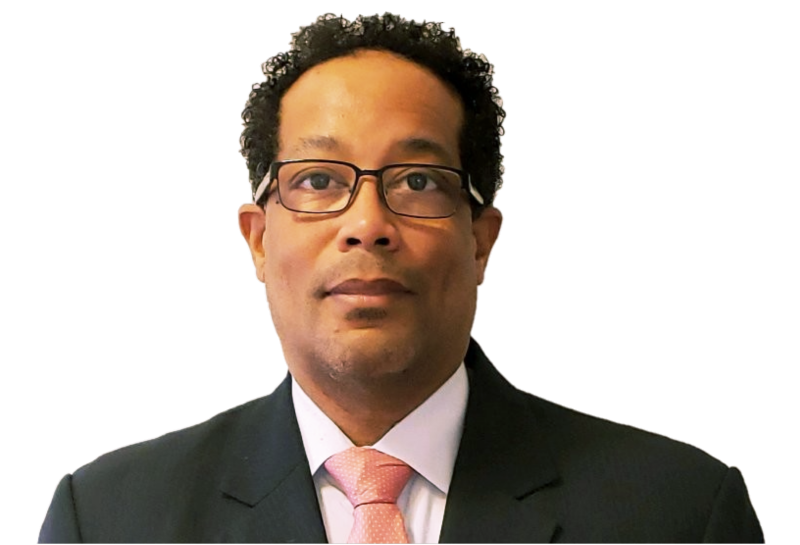 A man in a suit and tie is wearing glasses