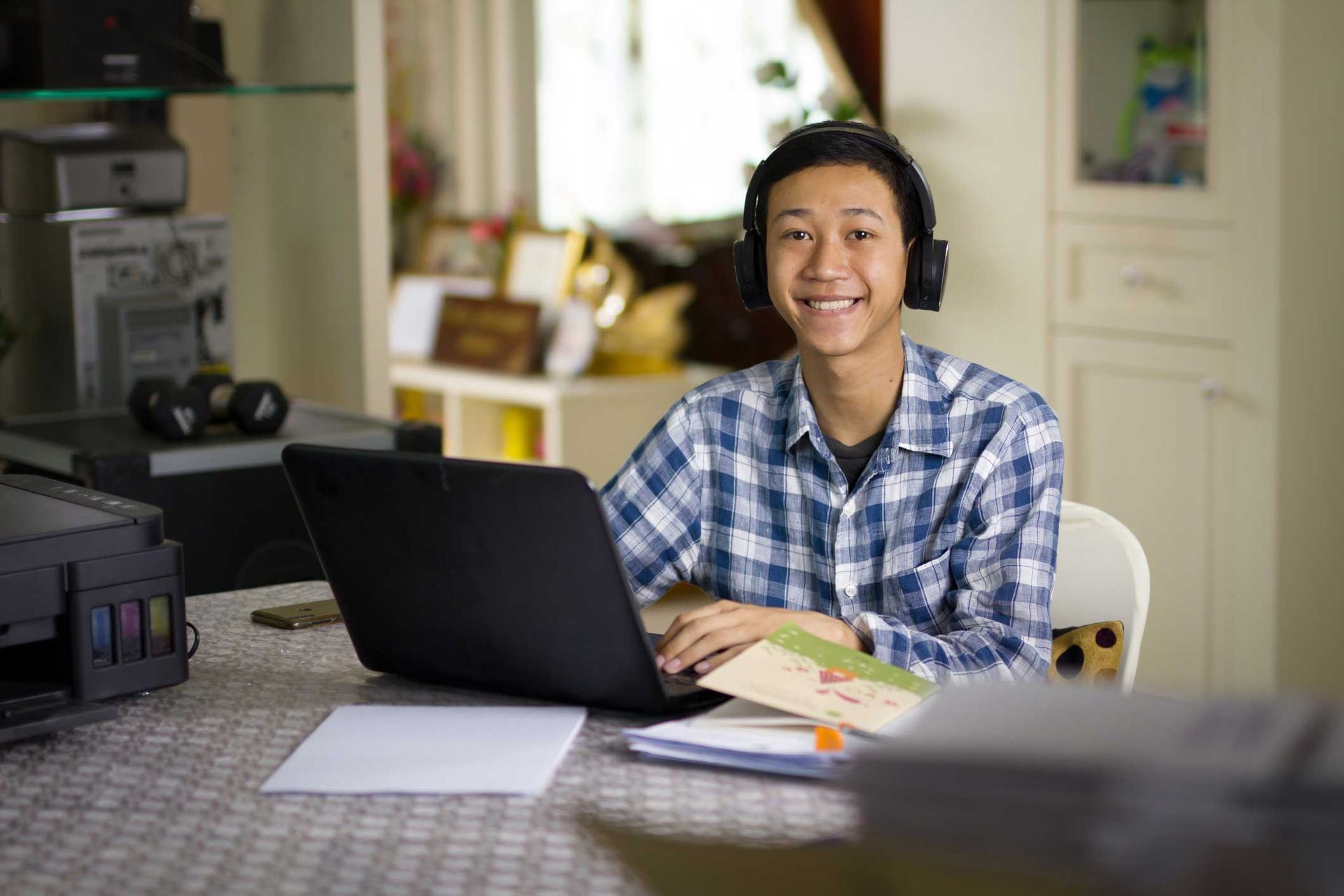 Teenage with Laptop — Panama City Beach, FL — Eselin Educational Services