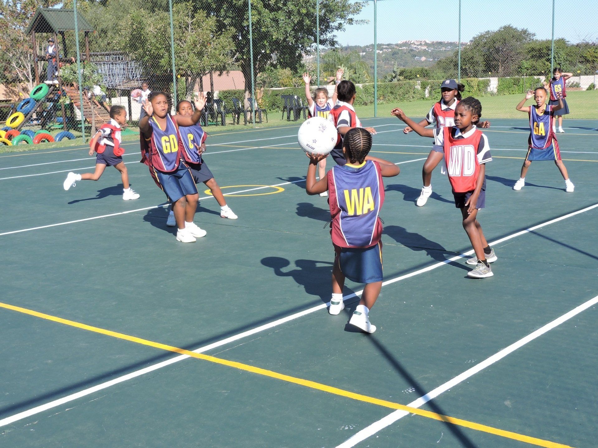 Kids playing netball