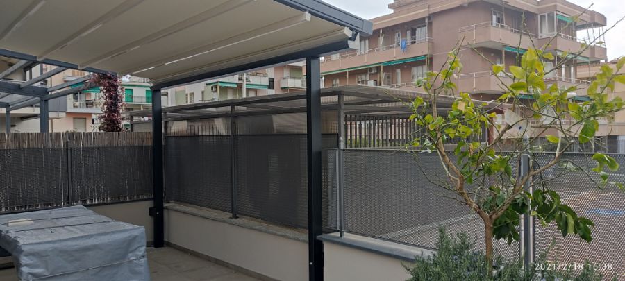 pergolato realizzato con materiali durevoli