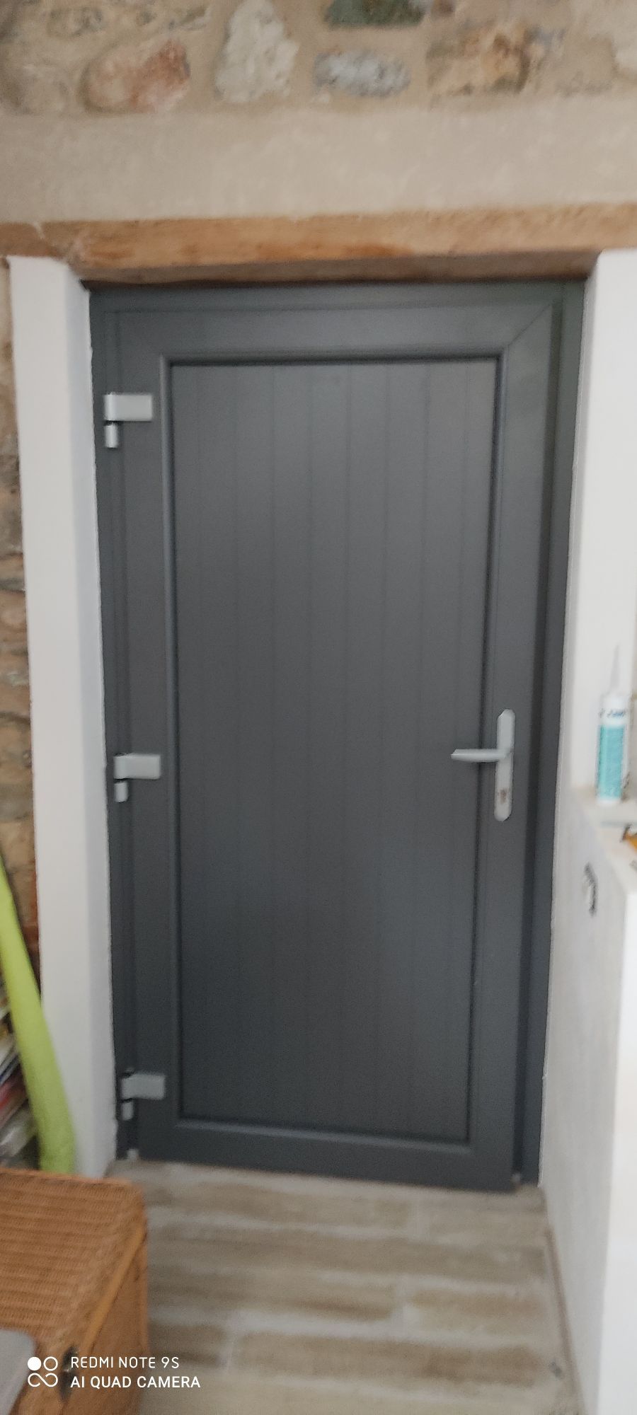 porta blindata di colore verde