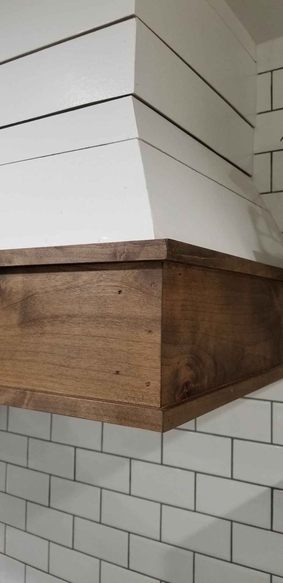 A group of people are sitting at tables in a restaurant.