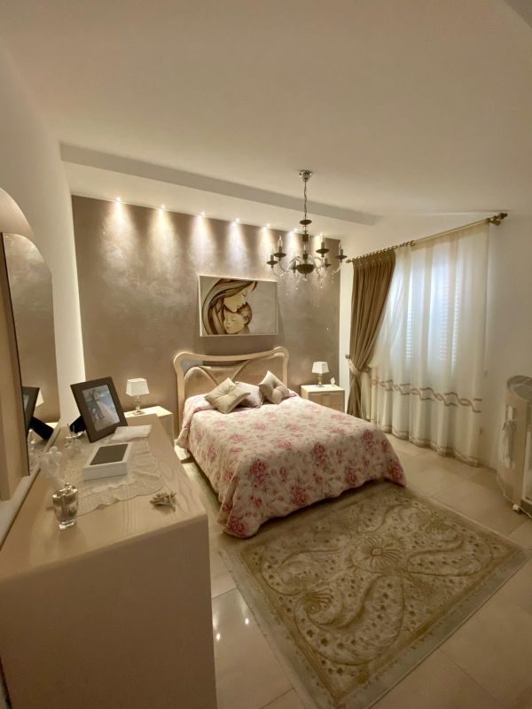 Stanza con letto matrimoniale