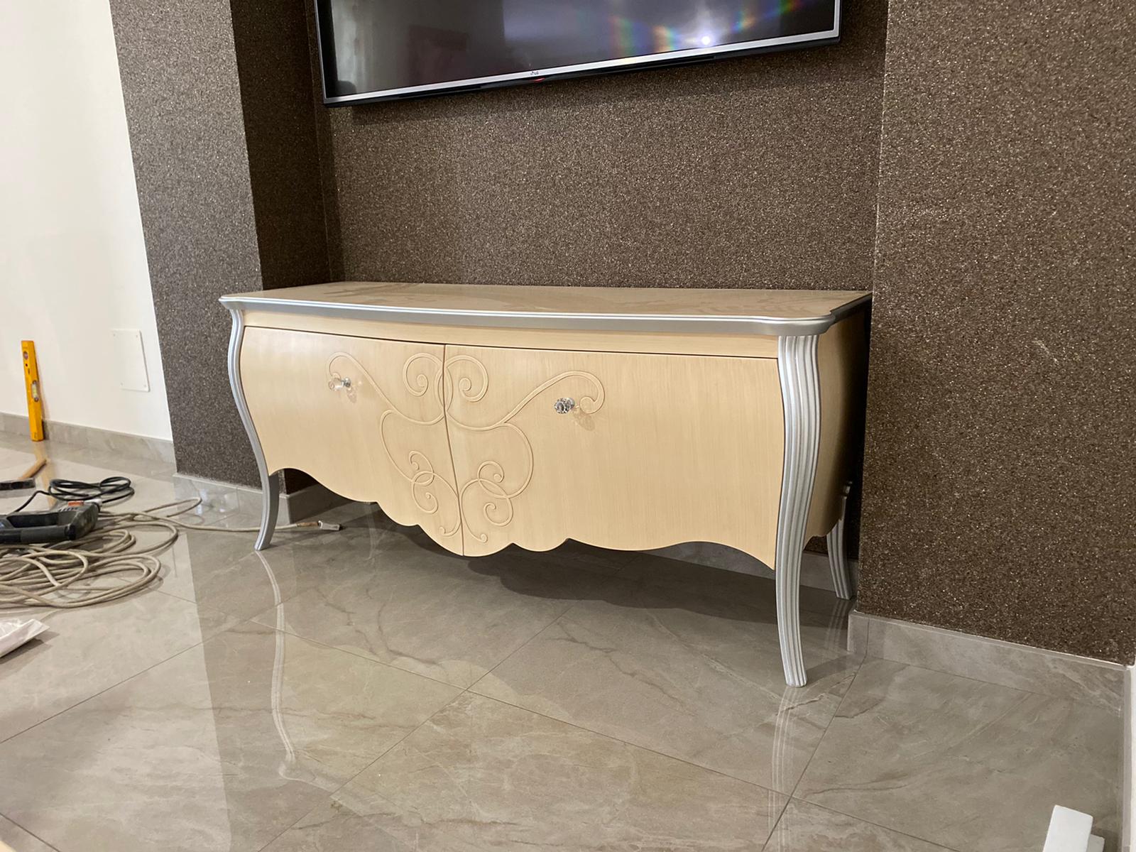 Mobile antico in legno