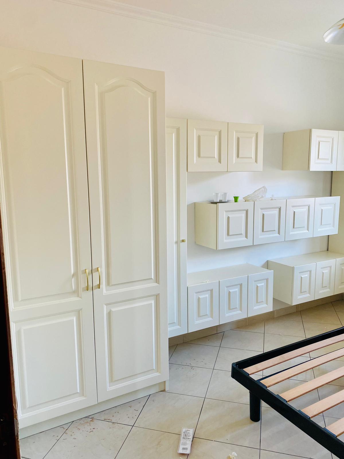 Porta in legno bianca