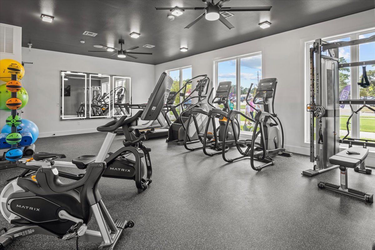 Photo of modern dining area, click here to view Amenities