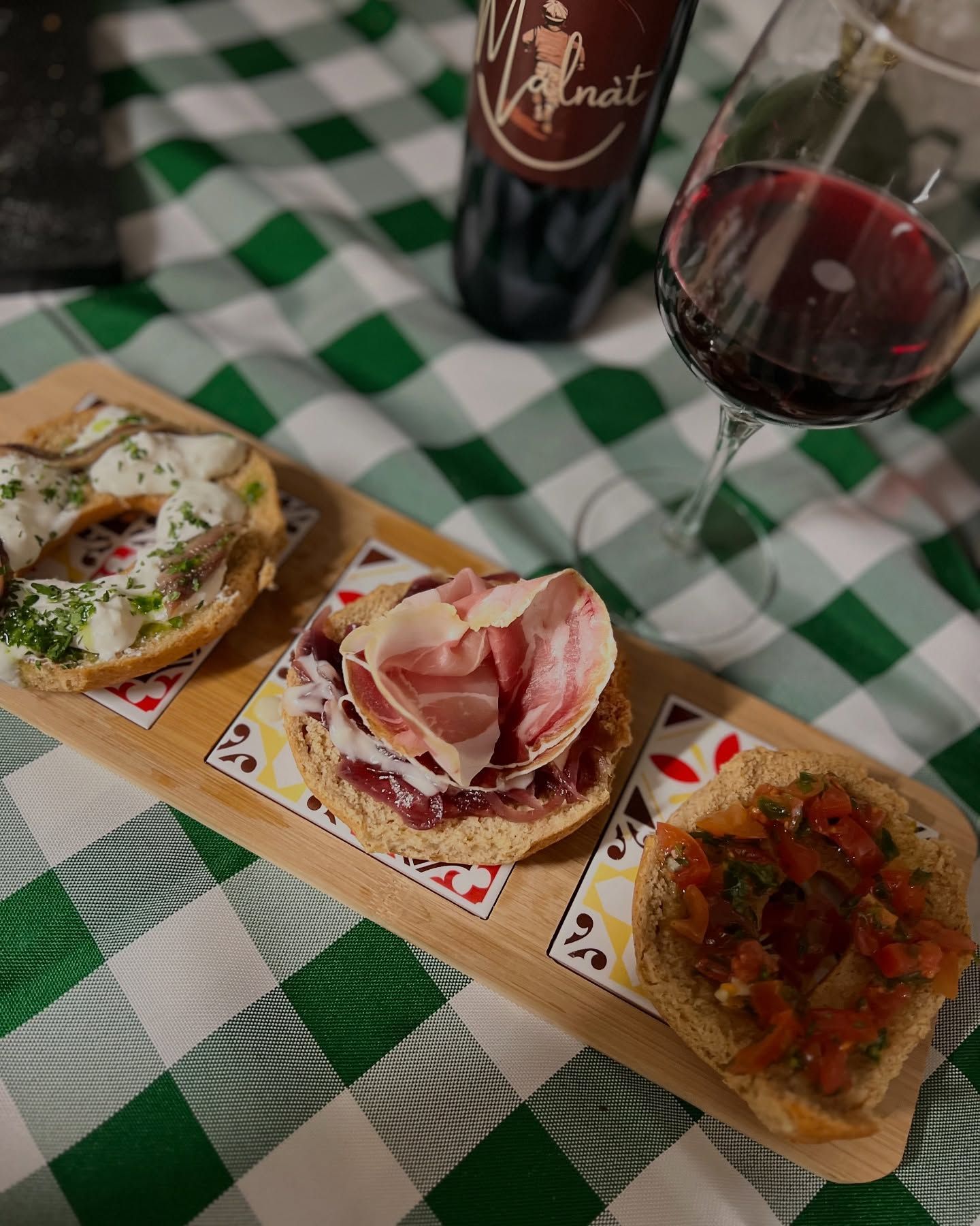 tagliere con prodotti locali