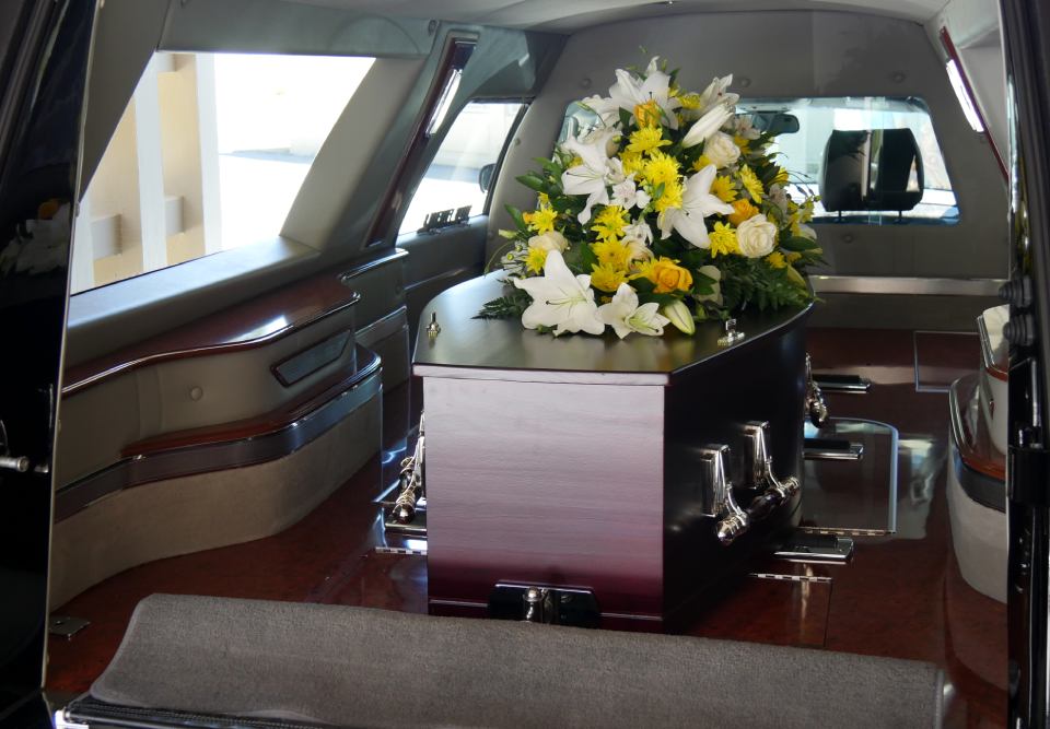 Fiori per cofano funebre