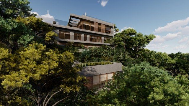 Un gran edificio se encuentra en la cima de una colina rodeada de árboles.