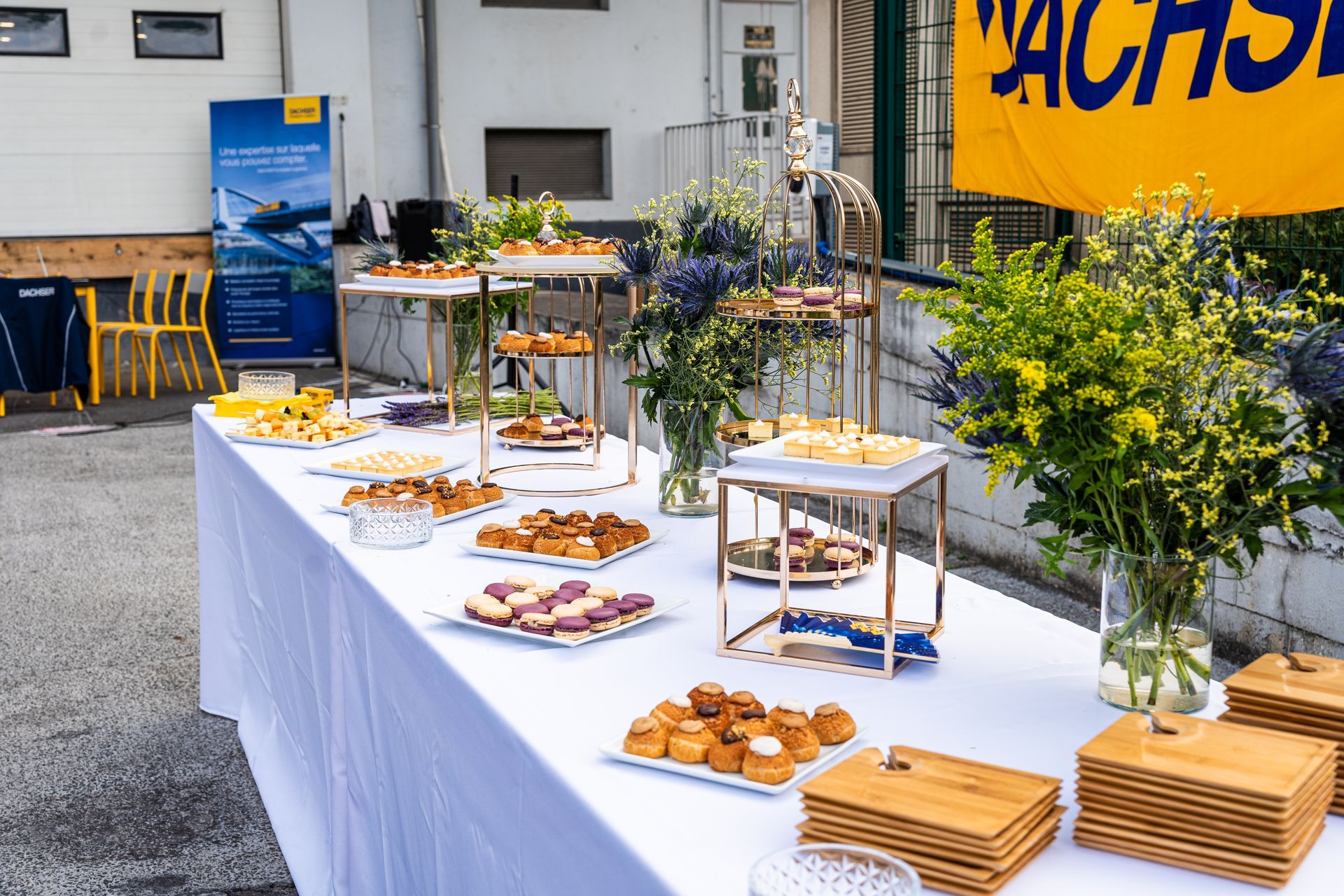 Une table de buffet pour une prestation d'entreprise