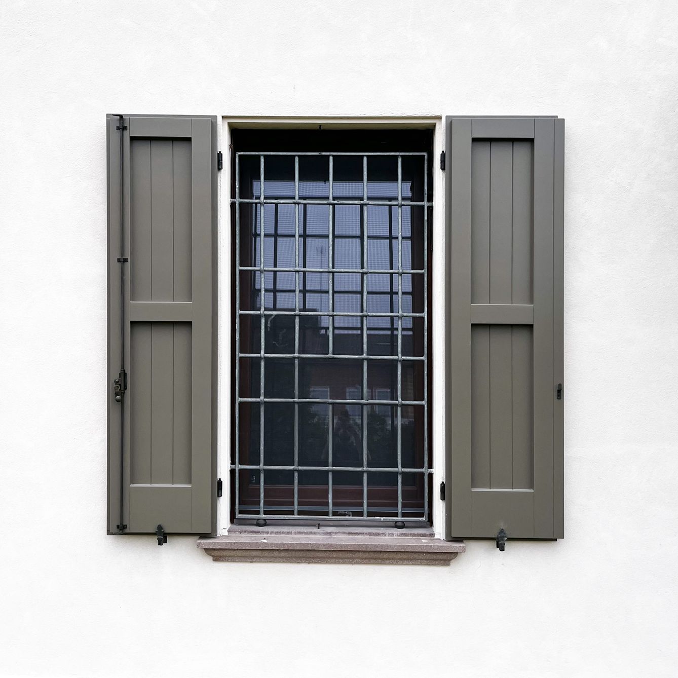 persiane grigio scuro