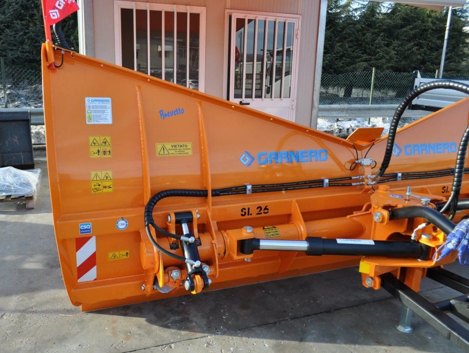 Lame spazzaneve a inclinazione variabile