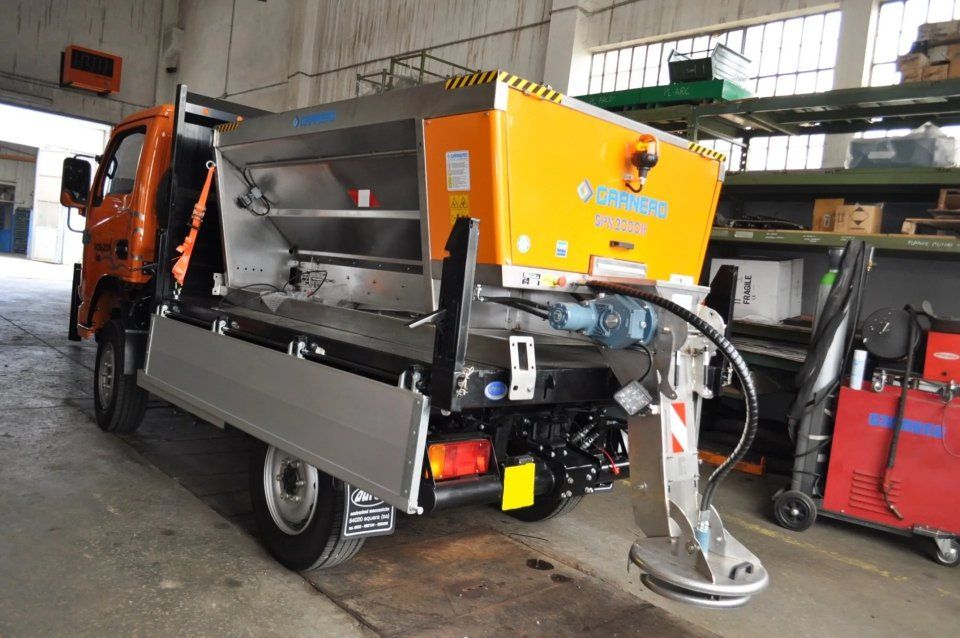 Camion spargisale SPX R 1000-2000-3000 (piccola viabilità)
